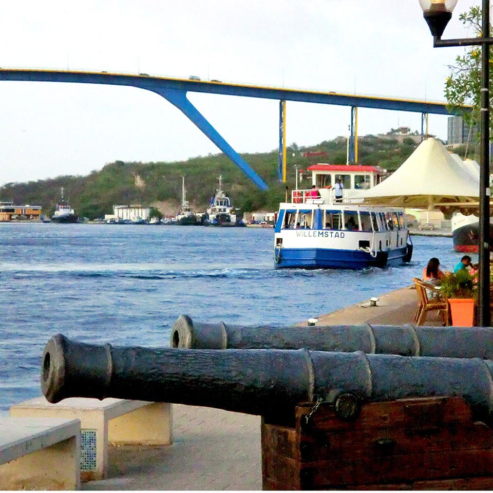 Queen Juliana Bridge Willemstad, Curaçao