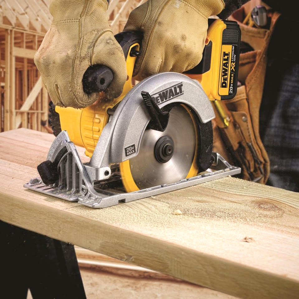 DEWALT 20V MAX Circular Saw