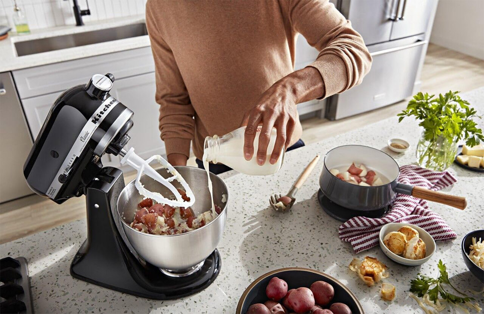KitchenAid Classic Series Tilt-Head Stand Mixer