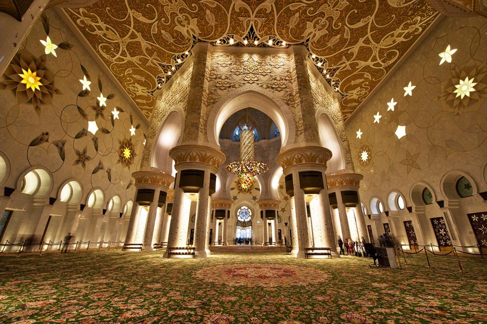Carpet in the Sheikh Zayad Mosque